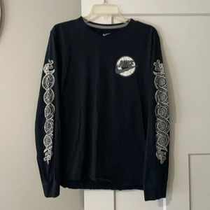 Boy’s Nike Black Ling Sleeve Tee Size Large